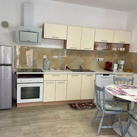 Apartmani Ira Vir Luaran gambar