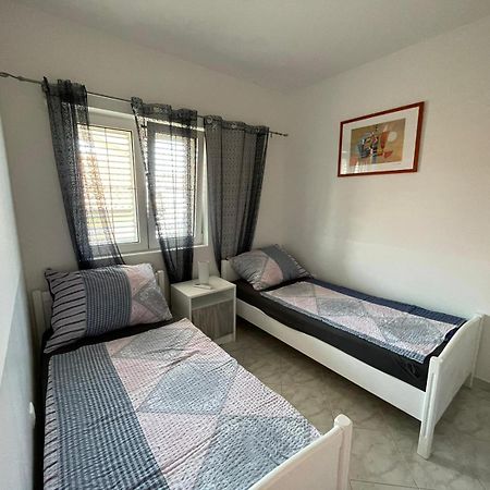 Apartmani Ira Vir Bilik gambar