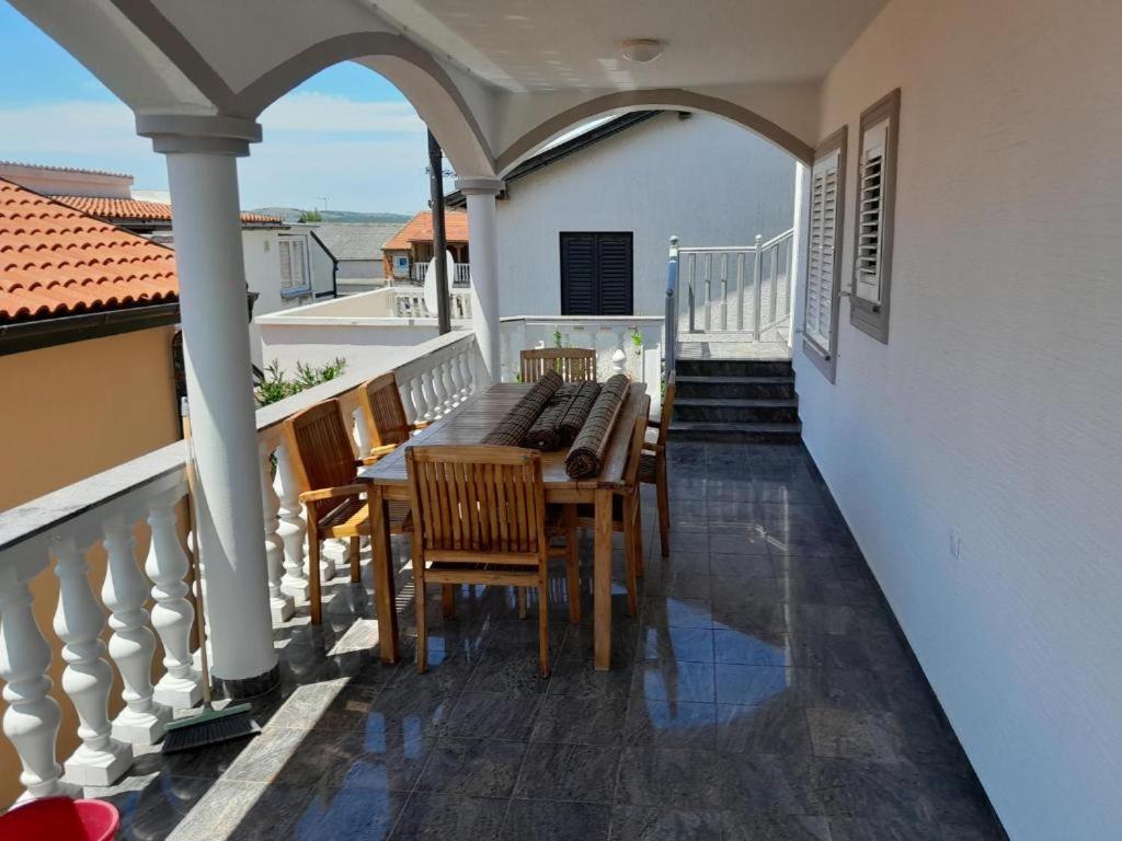Apartmani Ira Vir Luaran gambar