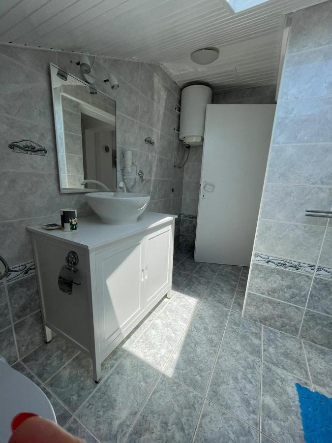Apartmani Ira Vir Luaran gambar