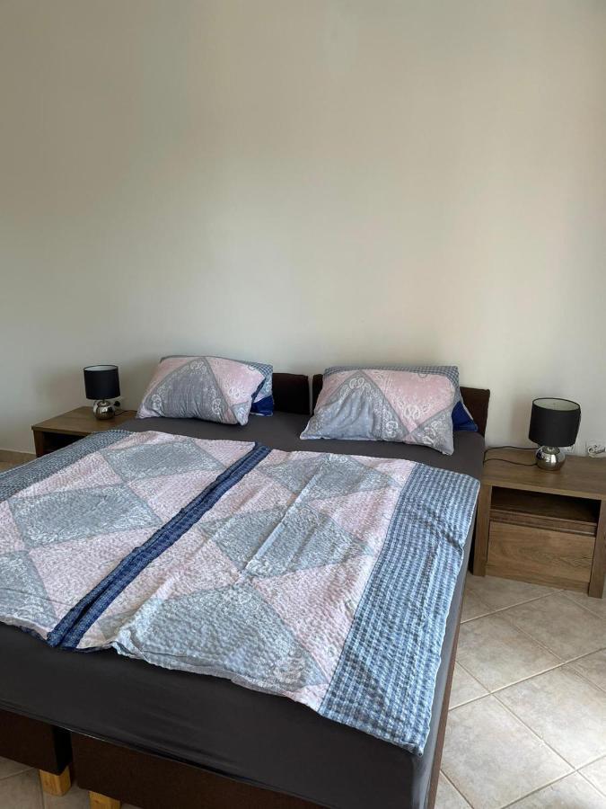 Apartmani Ira Vir Luaran gambar