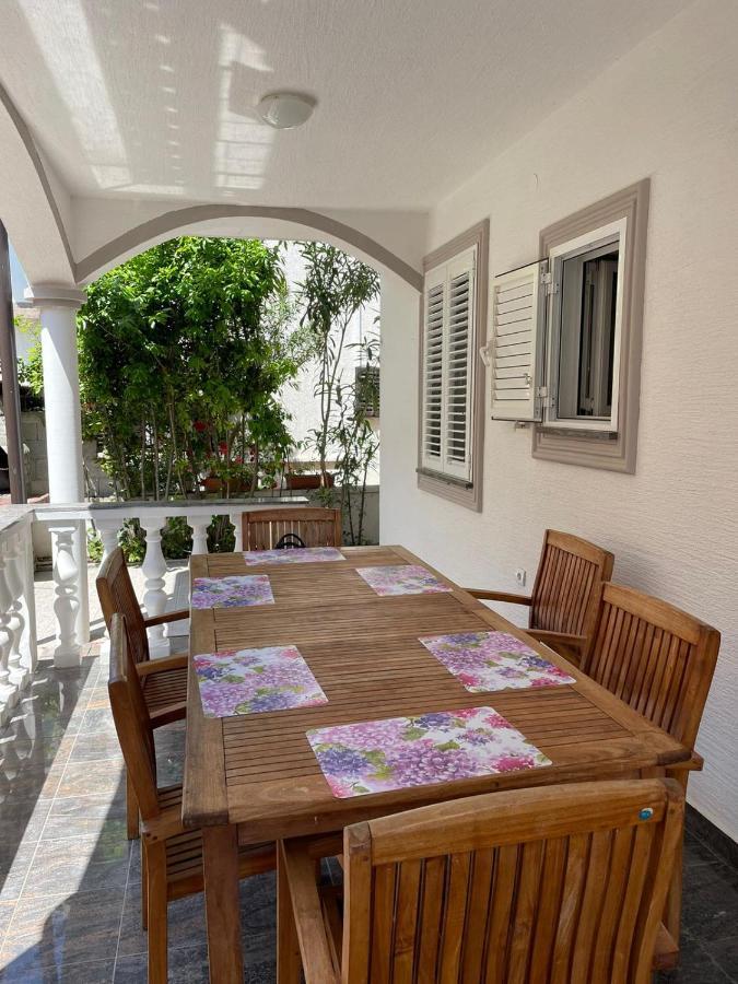 Apartmani Ira Vir Luaran gambar