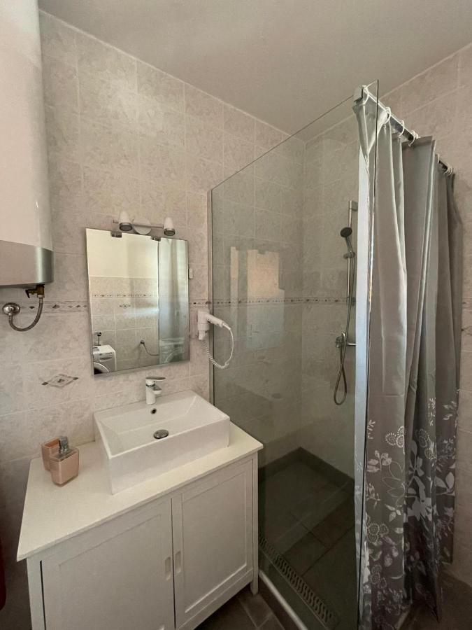 Apartmani Ira Vir Luaran gambar