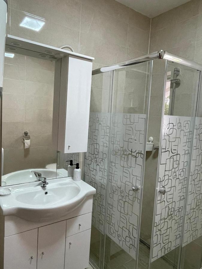 Apartmani Ira Vir Luaran gambar