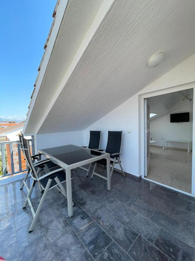 Apartmani Ira Vir Luaran gambar