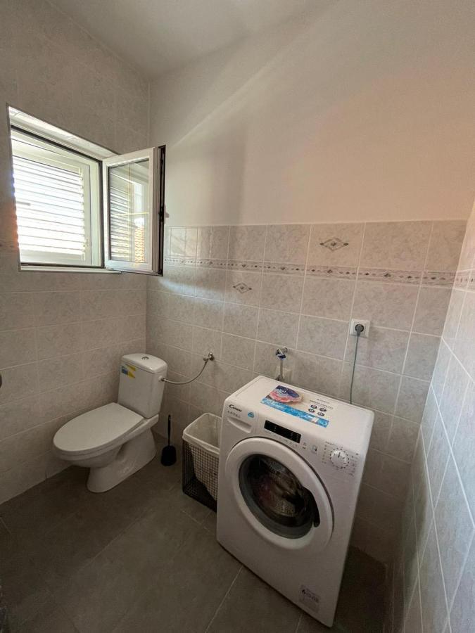 Apartmani Ira Vir Luaran gambar