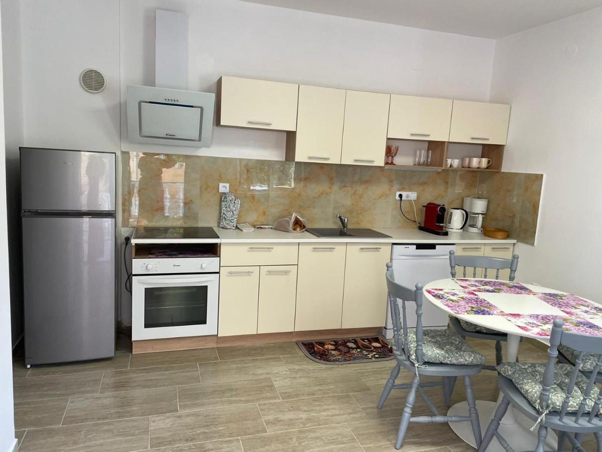 Apartmani Ira Vir Luaran gambar