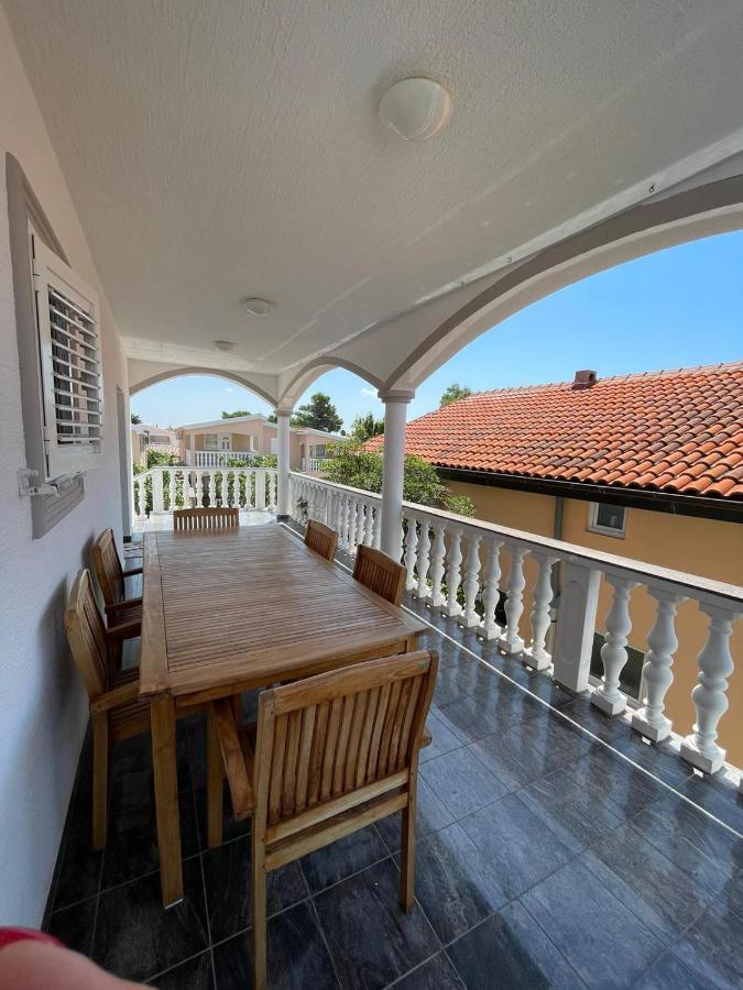Apartmani Ira Vir Luaran gambar