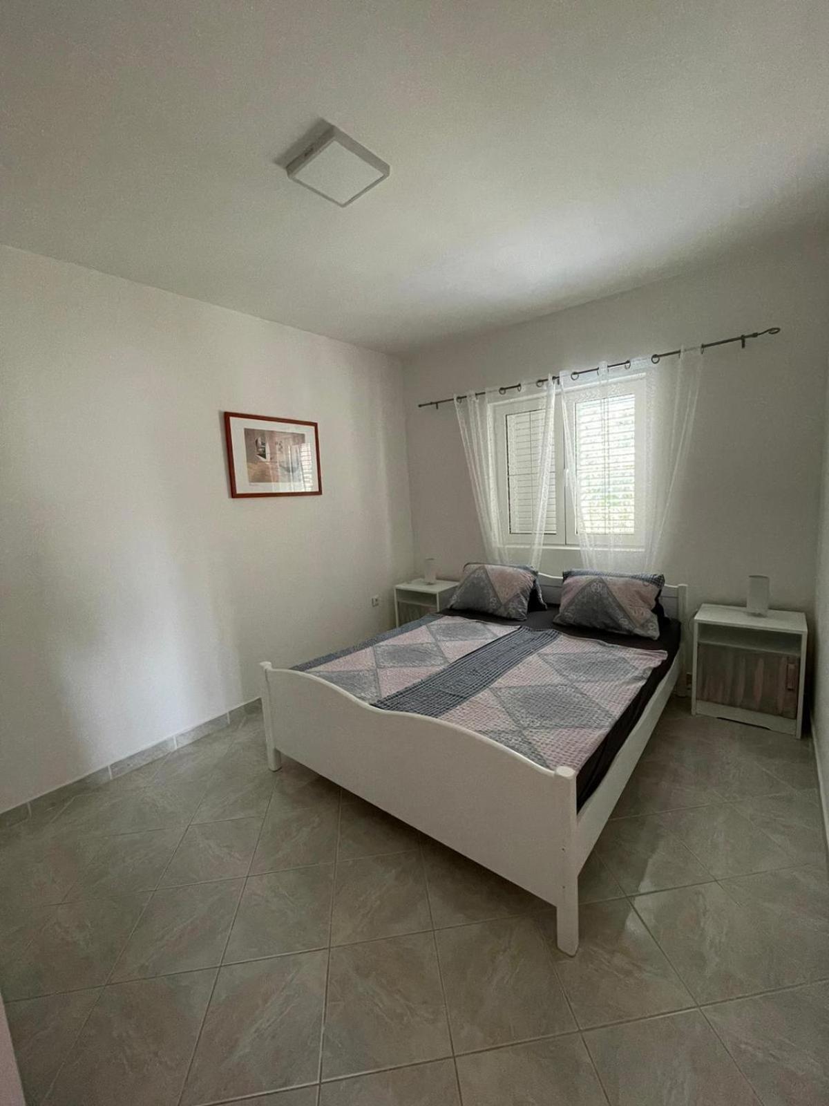 Apartmani Ira Vir Bilik gambar