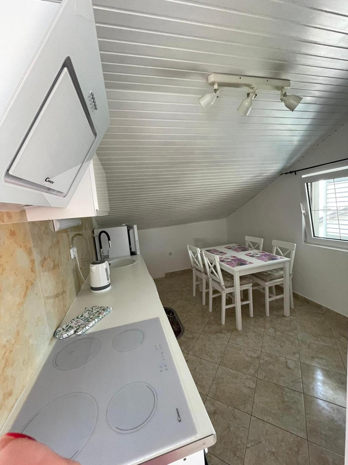 Apartmani Ira Vir Bilik gambar
