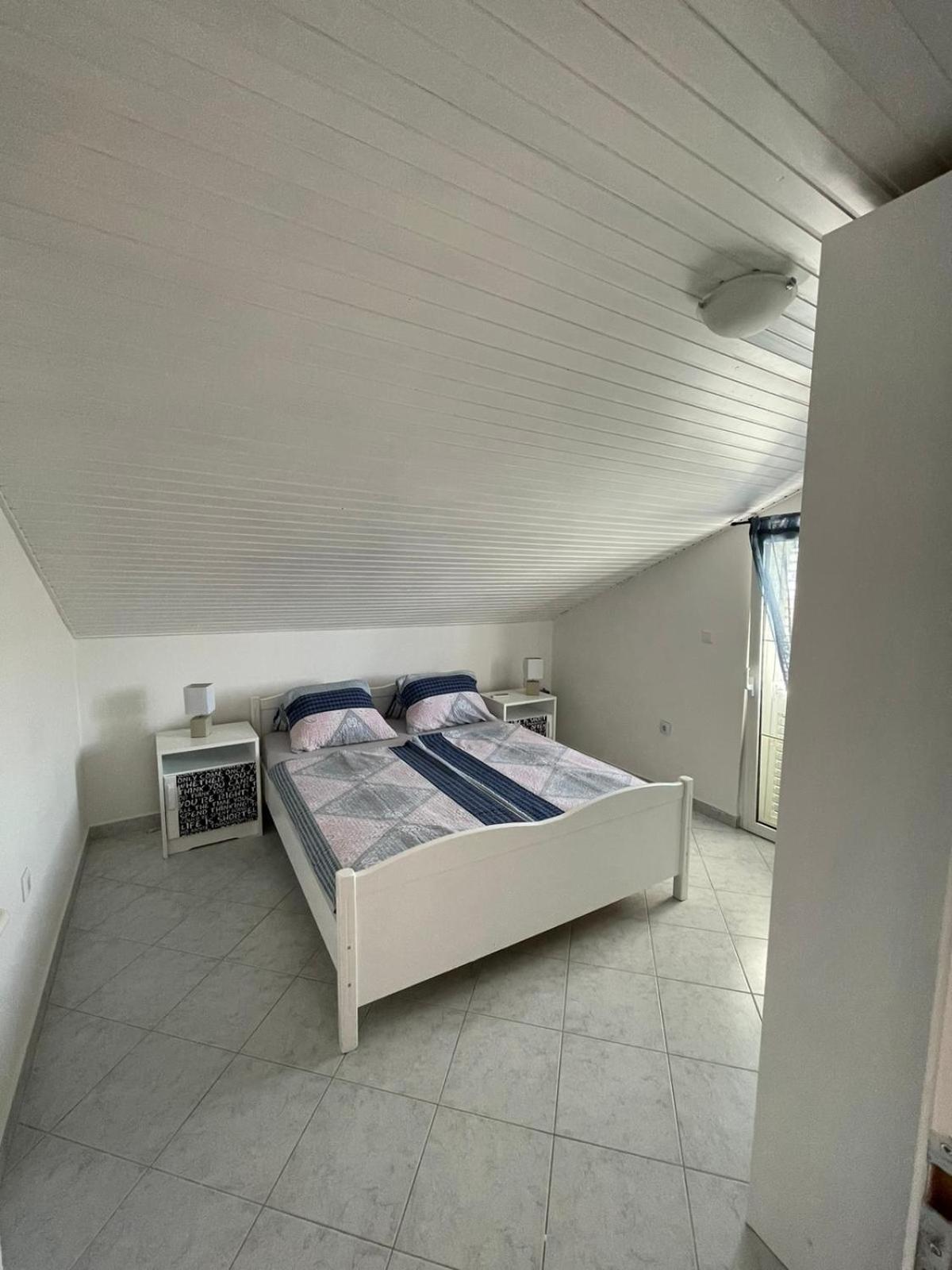 Apartmani Ira Vir Bilik gambar