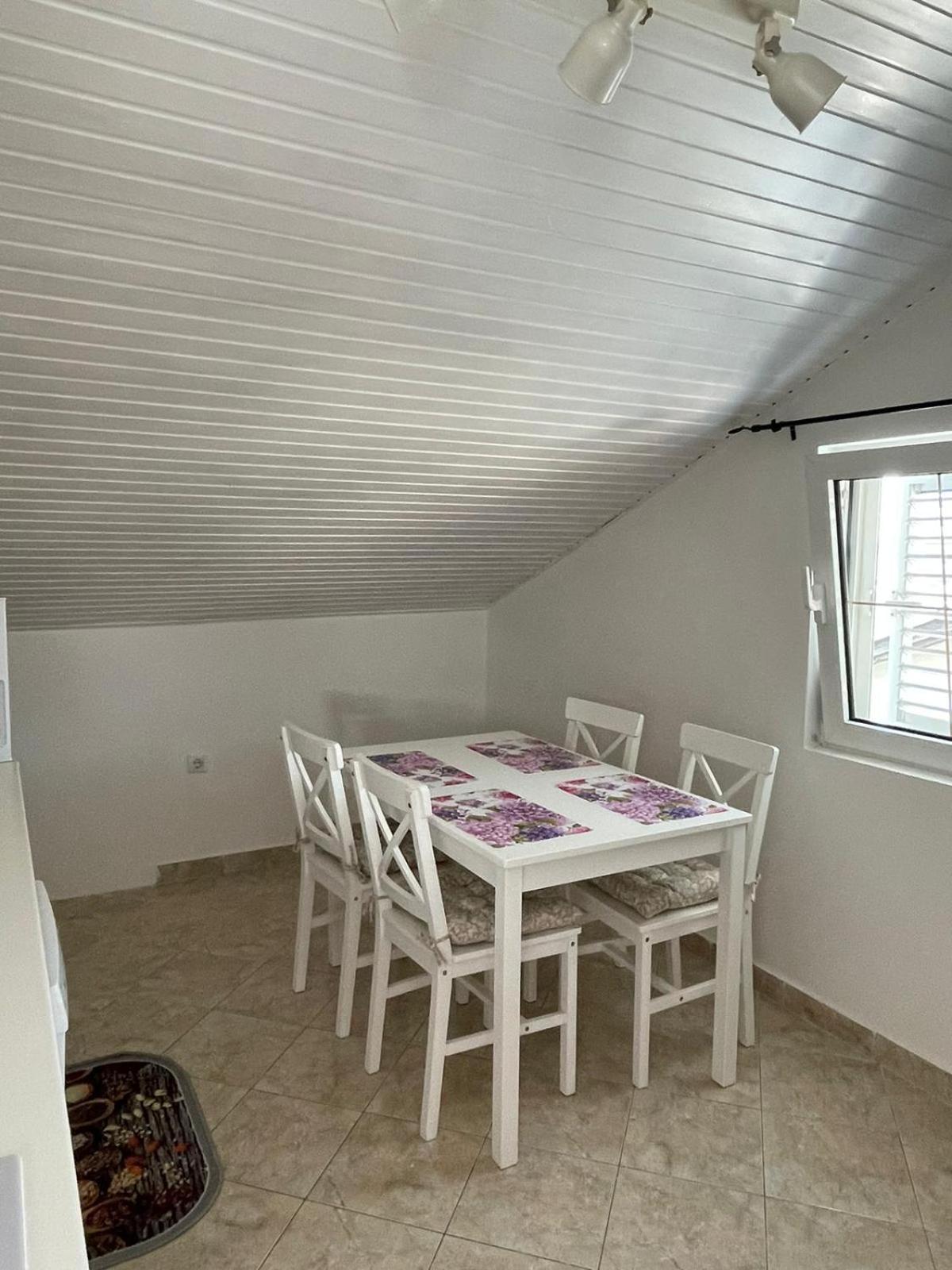 Apartmani Ira Vir Bilik gambar