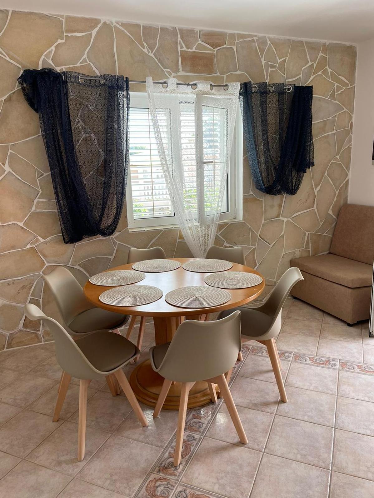 Apartmani Ira Vir Bilik gambar